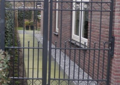 5_enkele_sierpoort_model_3_met_kubus_bolletje_en_kubus_puntje_met_vierkantjes_en_extra_onderligger_met_vierkantjes-611-800-600-80-wm-left_bottom-100-sdnlogothumbpng