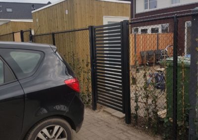 Enkele draaipoort met horizontale brede spijlen
