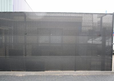 Gaashekwerk met schaduwdoek zwart