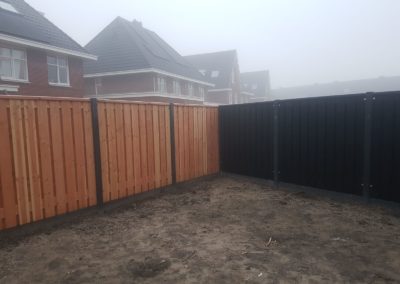 Hout-betonschutting zwart geverfd 11