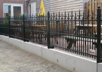 Model 2 met krul boven met kubus puntje