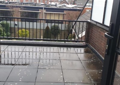 Balkon hekwerk spijlen glad glad bevestigd aan muur. (2)