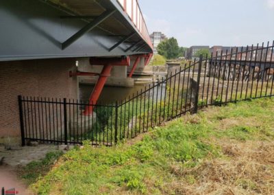 Bergse_brug_spijlenhek_verboden_toegang_niet_betreden_afrastering_afscheiding_spijlenhekwerk_zwart-173-800-600-80-wm-left_bottom-100-sdnlogothumbpng