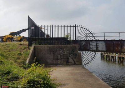 Bergse_brug_spijlenhekwerk_gebogen_hekwerk_afrastering_beveiliging_groot_project-174-800-600-80-wm-left_bottom-100-sdnlogothumbpng