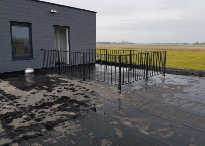 Dakterras afscheiding spijlenhekwerk bovenkant vlak