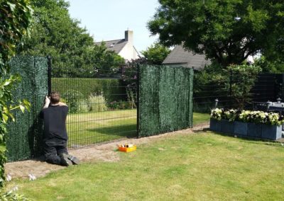 Dubbel staafmat hekwerk bekleed met kunsthedra werk