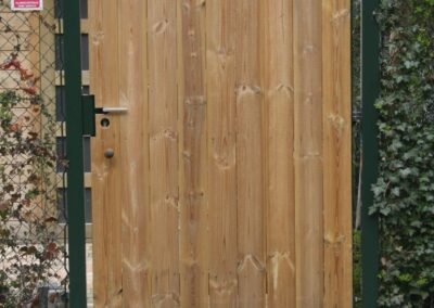 Enkele poort bekleed met hout aan een zijde 1