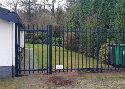 Enkele spijlenpoort met vast hekwerk Adidas blauw