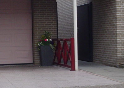 Hekje met kruis rood 1