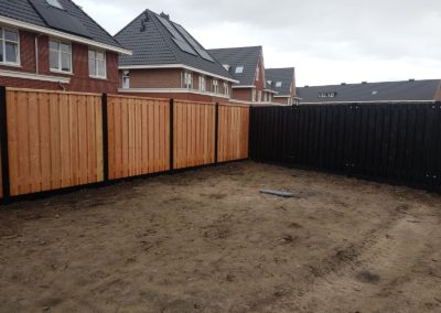 Hout-betonschutting zwart geverfd 5