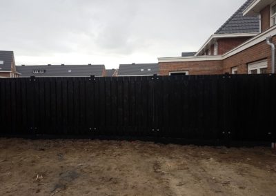 Hout-betonschutting zwart geverfd 6